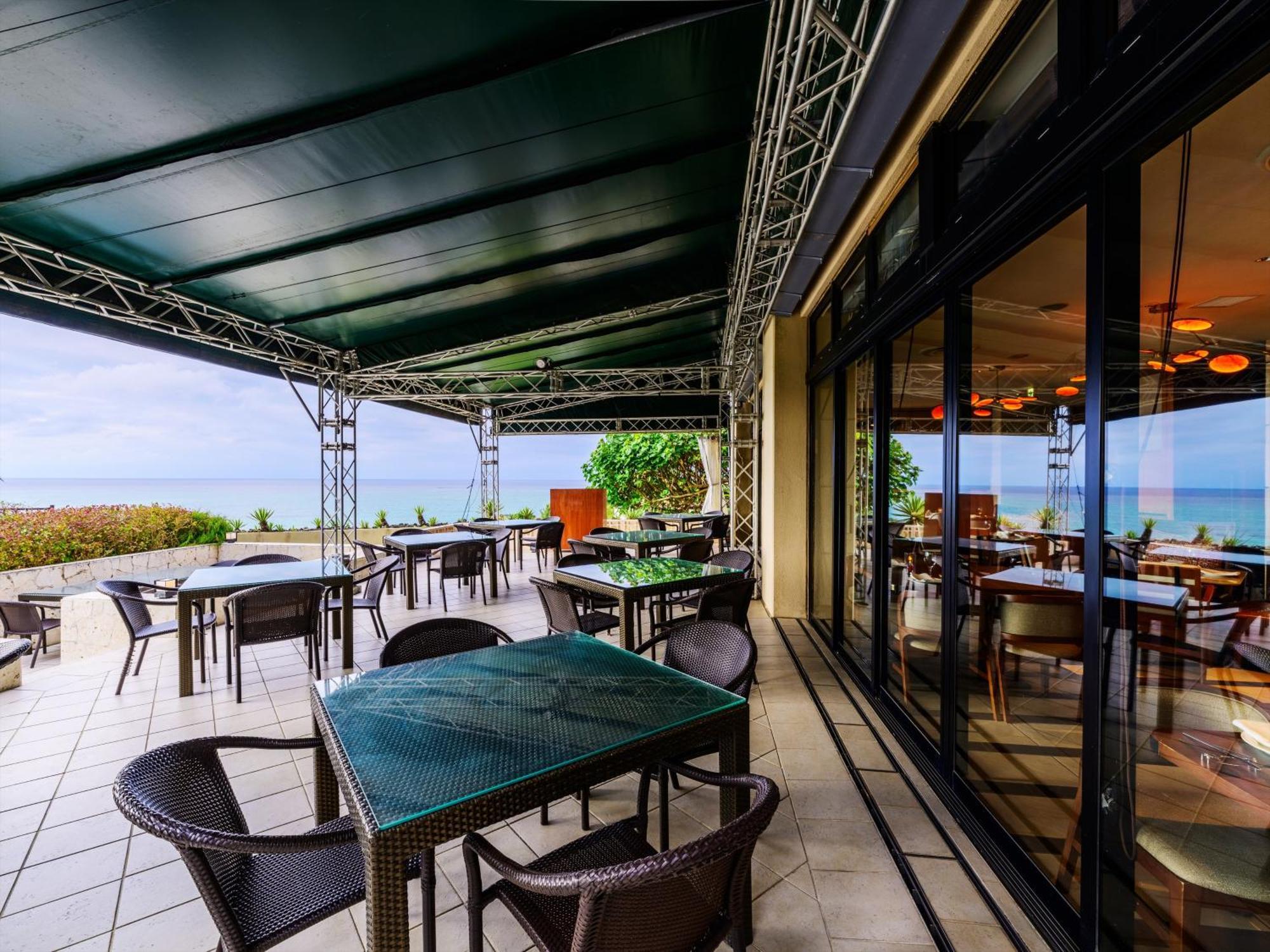 Kafuu Resort Fuchaku Condo Hotel Онна Экстерьер фото